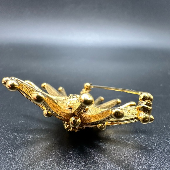 Vintage Signed MONET Gold Tone Starburst Flower Brooch Pin - Picture 8 of 10